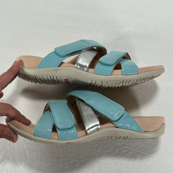 Vionic Hadlie Porcelain Blue Silver Patent Leather Slide Sandals Women's 8.5 - Picture 7 of 11
